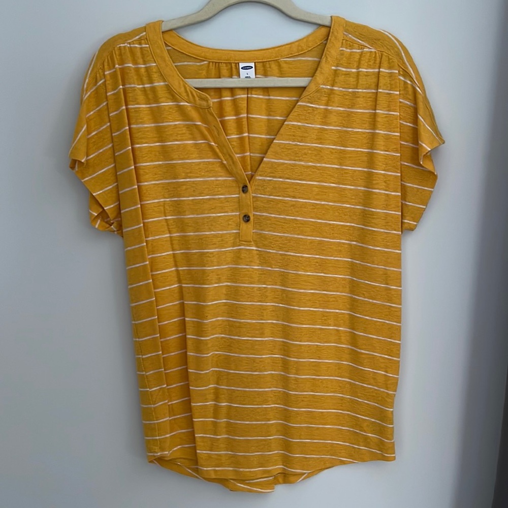 Yellow short sleeve shirt